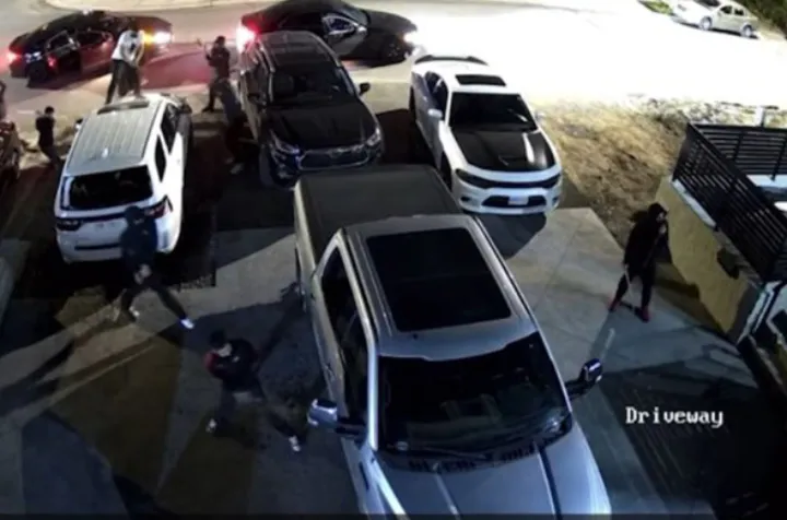 حمله‌ی گروهی‌ با سلاح‌های سرد به چندین خودرو در کانادا